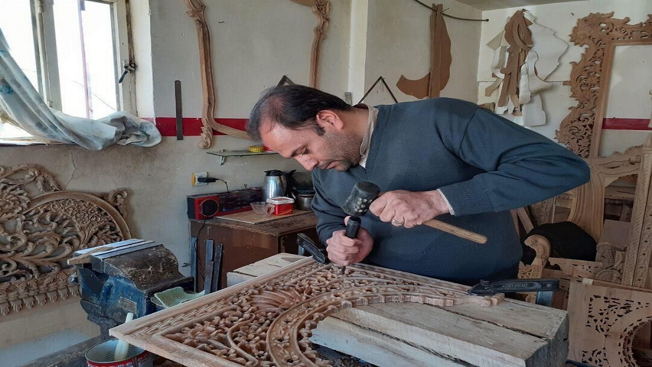 آوازه مبل و منبت ملایر جهانی می شود