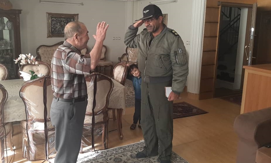 فرمانده ارتشی که بر پوتین سربازش بوسه زد