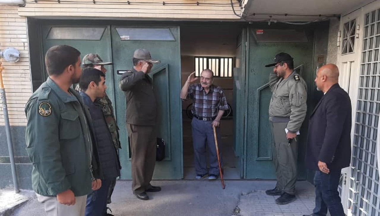 فرمانده ارتشی که بر پوتین سربازش بوسه زد