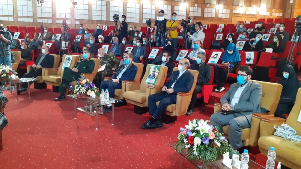 ملت ایران بدون اتکا به هیچ ابرقدرتی از کشور خود دفاع کرد
