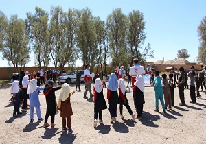 کاروان نذر آب، شادی را به میان کودکان سرچاه عماری شهرستان خوسف آورد
