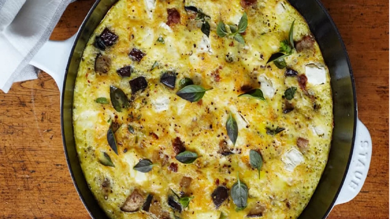 طرز تهیه املت بادمجان و سوسیس حرفه‌ای برای صبحانه