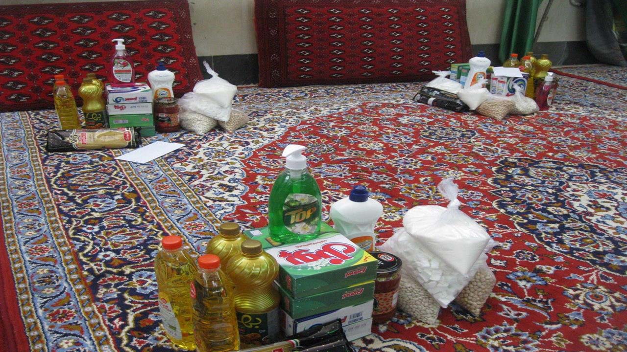 تهیه بسته‌های معیشتی در کاشان + تصاویر