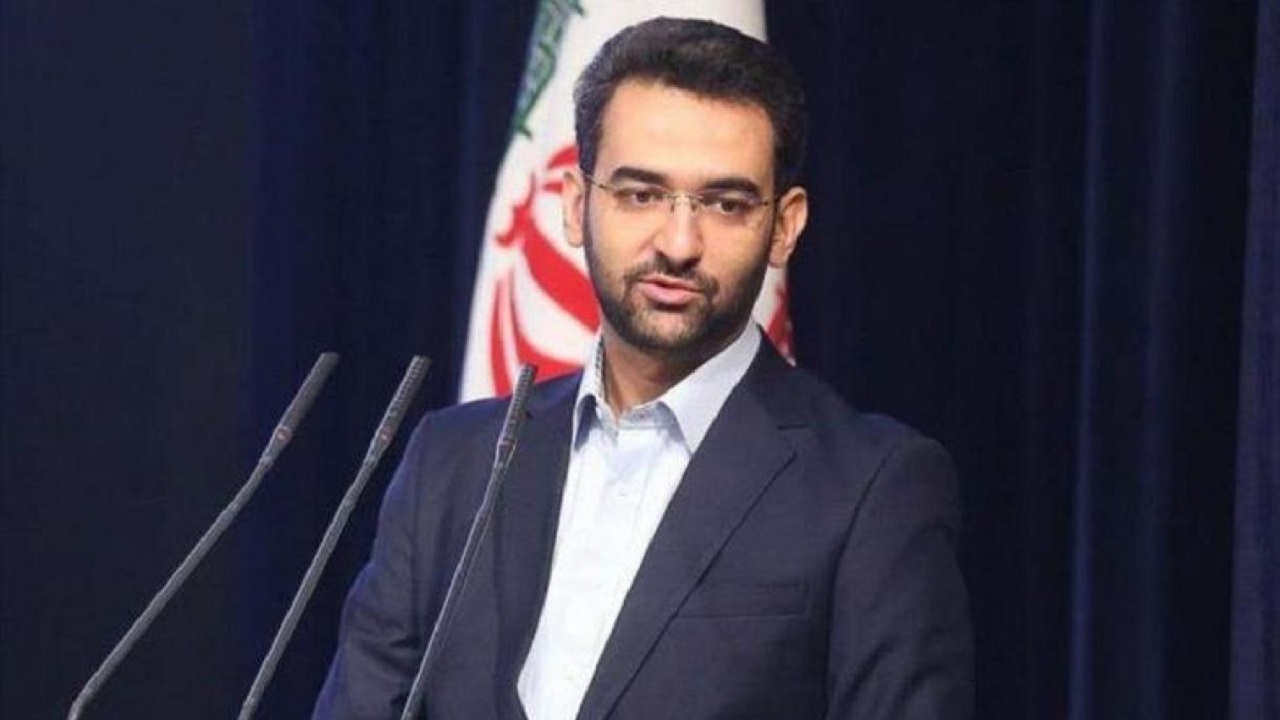 آذری جهرمی: برای تولید داخلی صنایع مخابراتی دانش لازم داریم