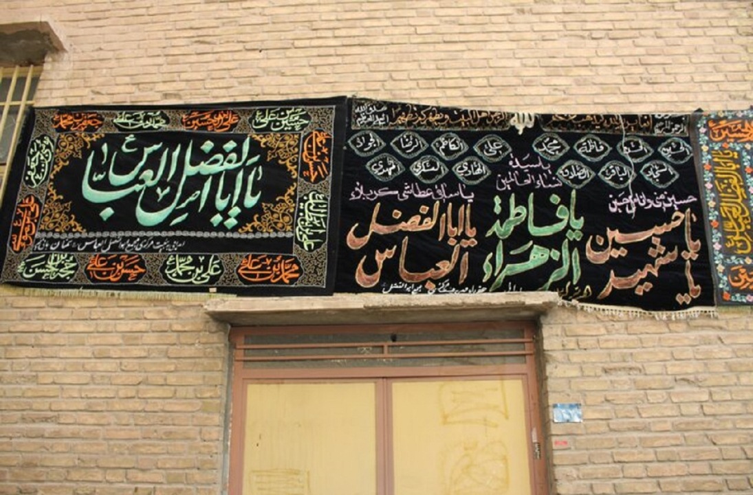 هرخانه یک حسینیه و یک پرچم