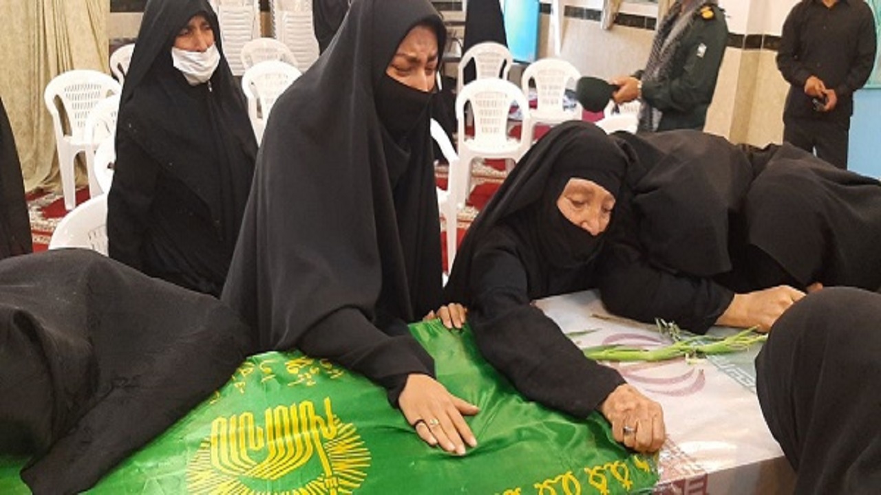 دیدار مادر چشم‌انتظار با فرزند شهیدش پس از ۳۴ سال + فیلم و تصاویر