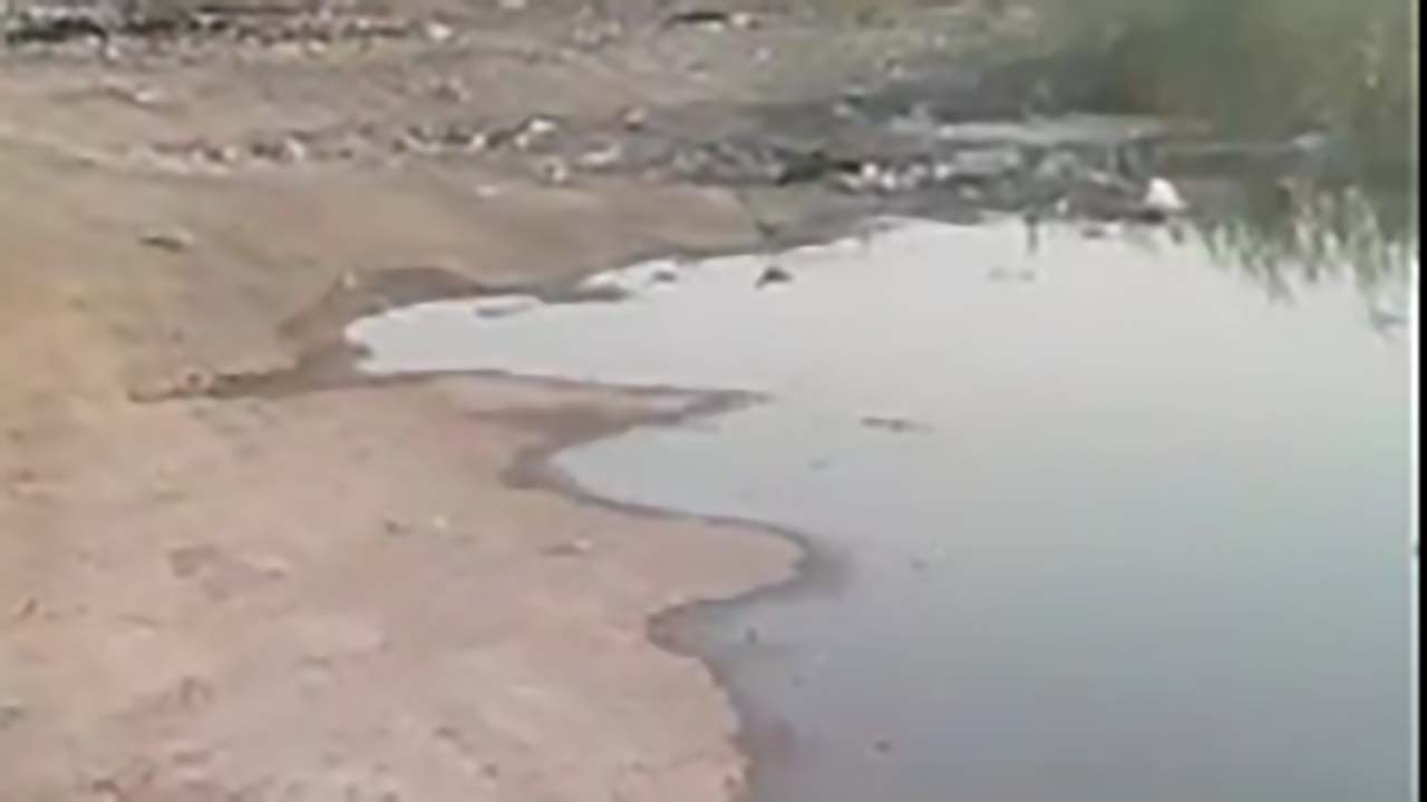 گلایه از وضع نامناسب فاضلاب در معابر خرمشهر + فیلم