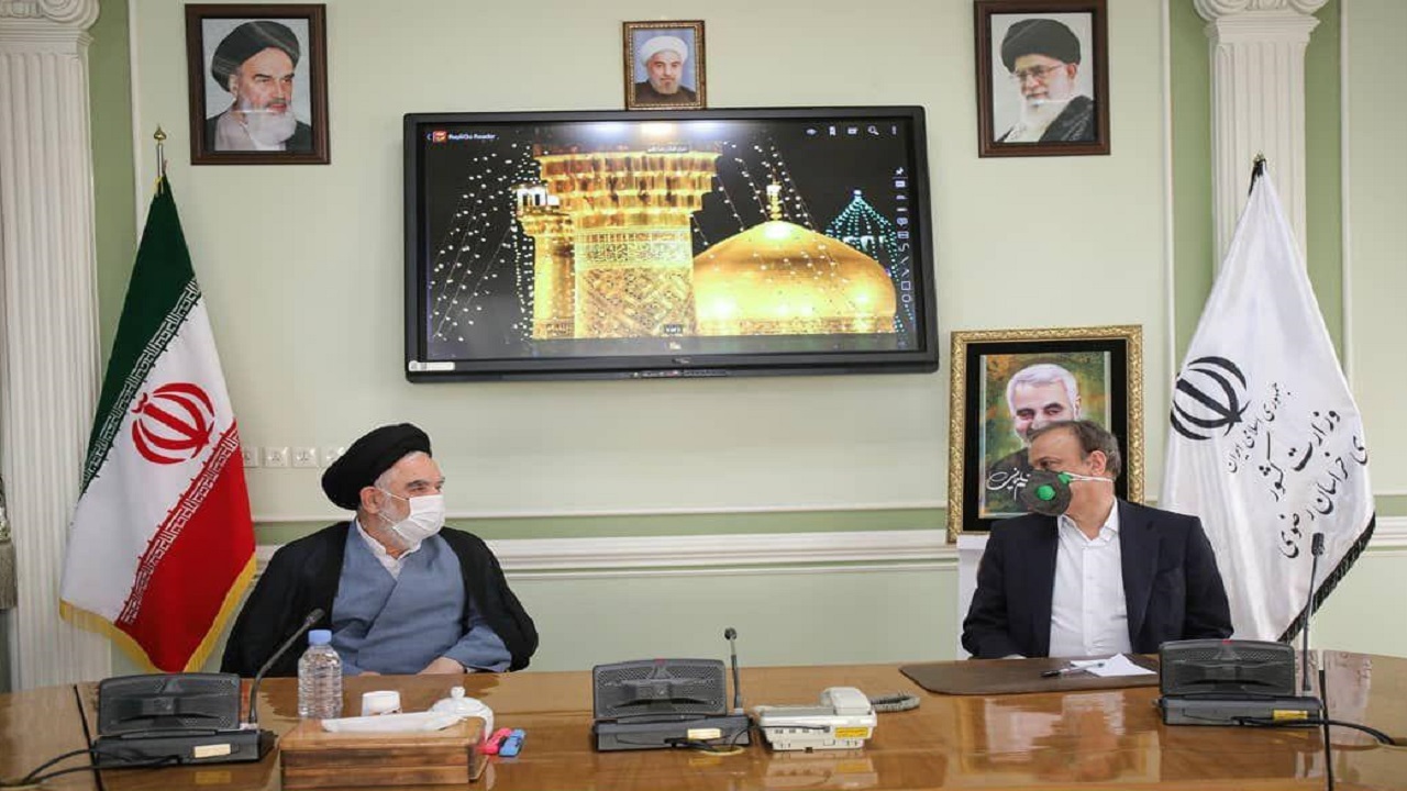 هر جا یک روحانی باشد، آسیب‌های اجتماعی کمتر است