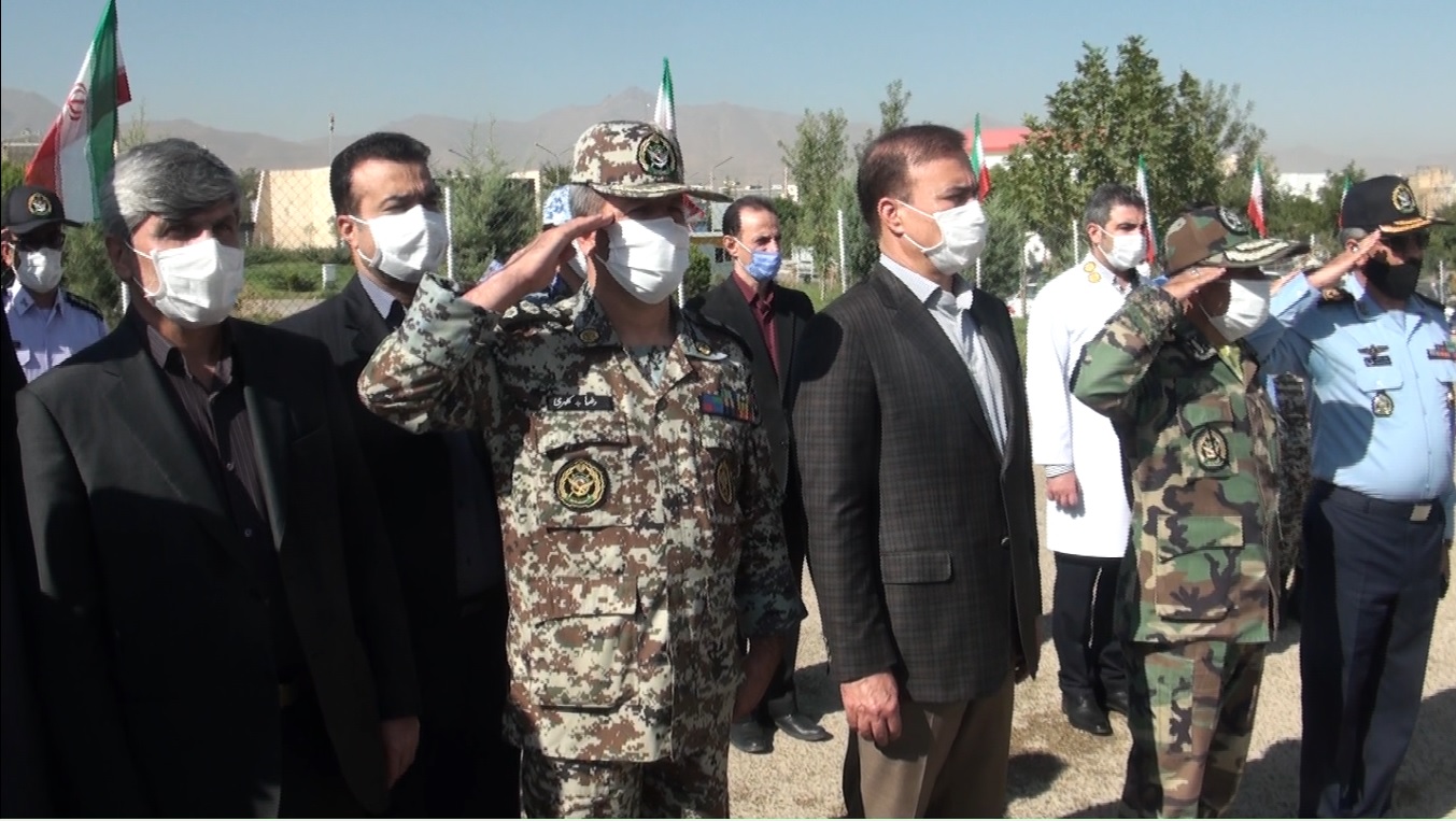 رزم نوازان ارتش با نواختن سرودهای های حماسی از کادر درمان تقدیر کردند