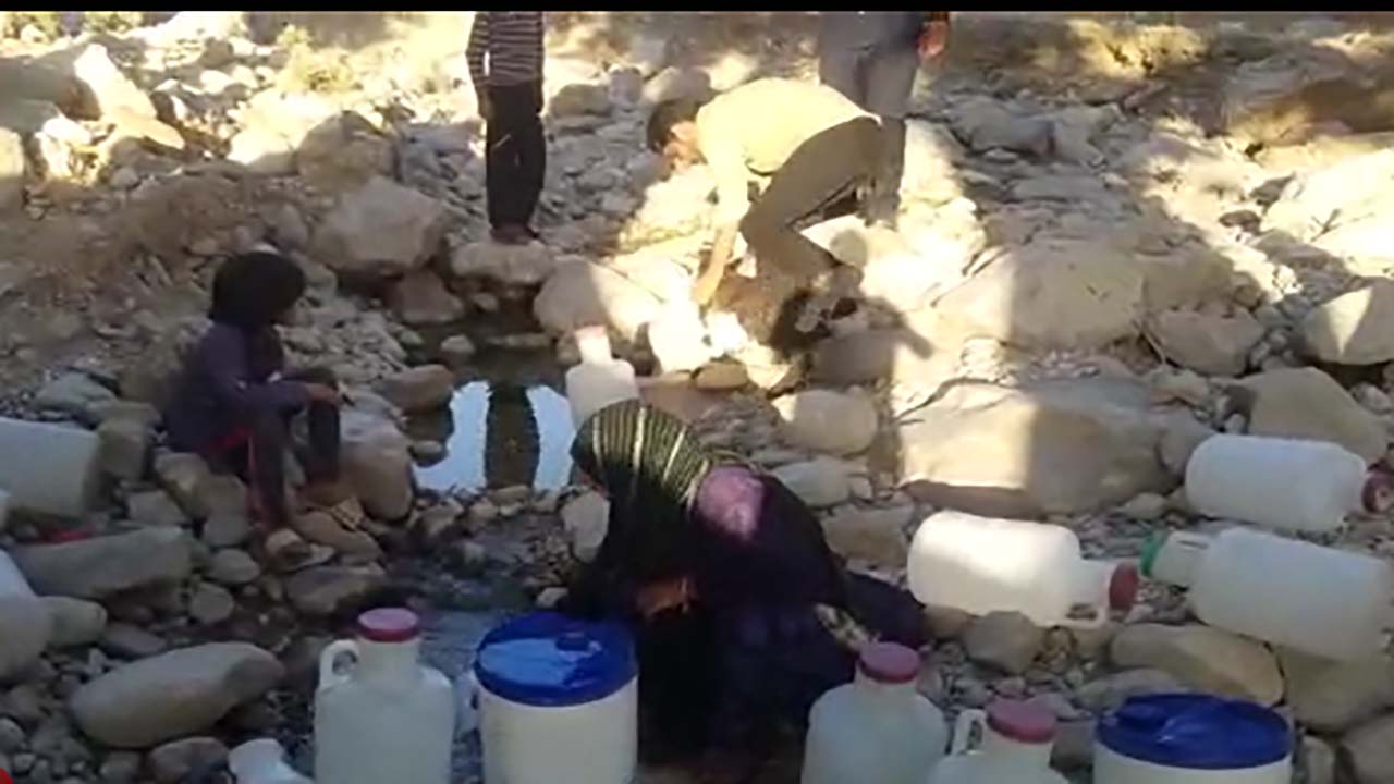 مشکلات کمبود آب شرب در روستای آرزو + فیلم