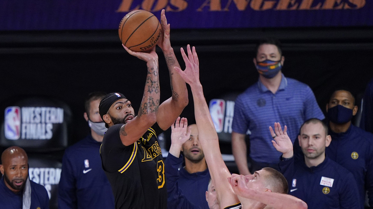 پلی آف لیگ بسکتبال NBA/ "لیکرز" به فینال نزدیک شد