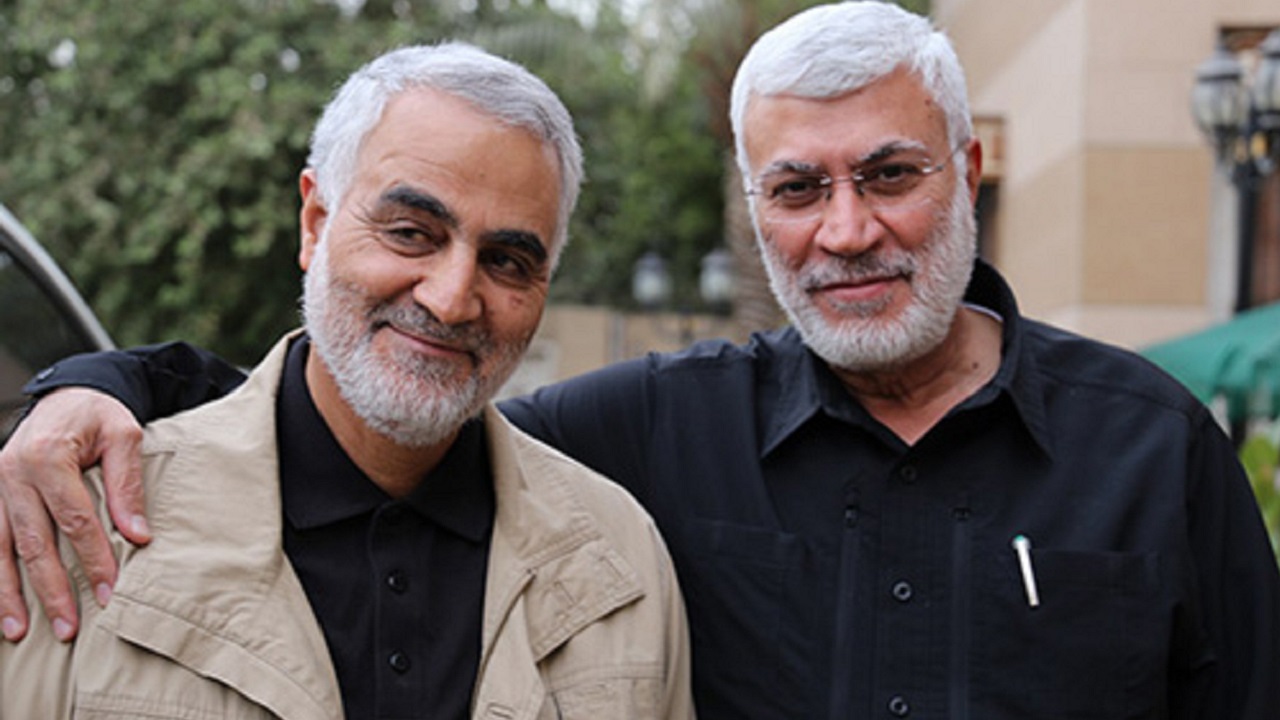 نصب تصاویری از فرماندهان شهدای مقاومت در مواکب اربعینی در بصره
