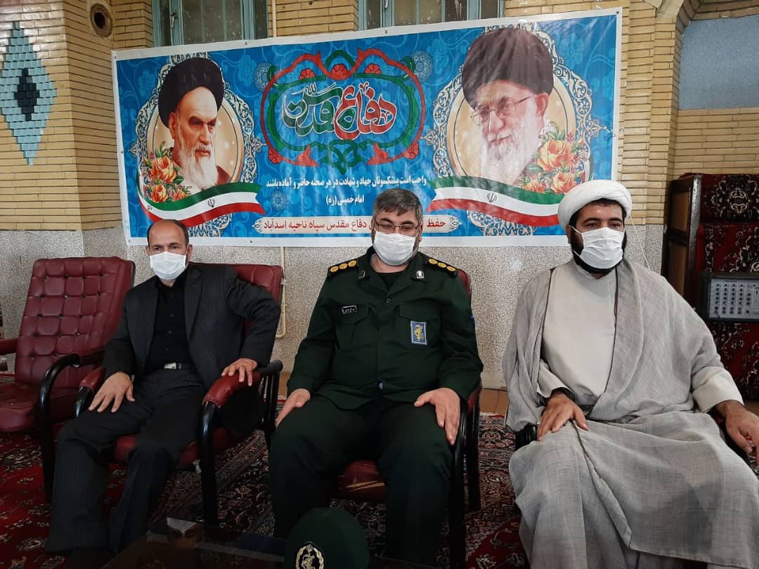 رمز پیروزی انقلاب و دفاع مقدس وحدت کلمه و تبعیت از رهبر بود
