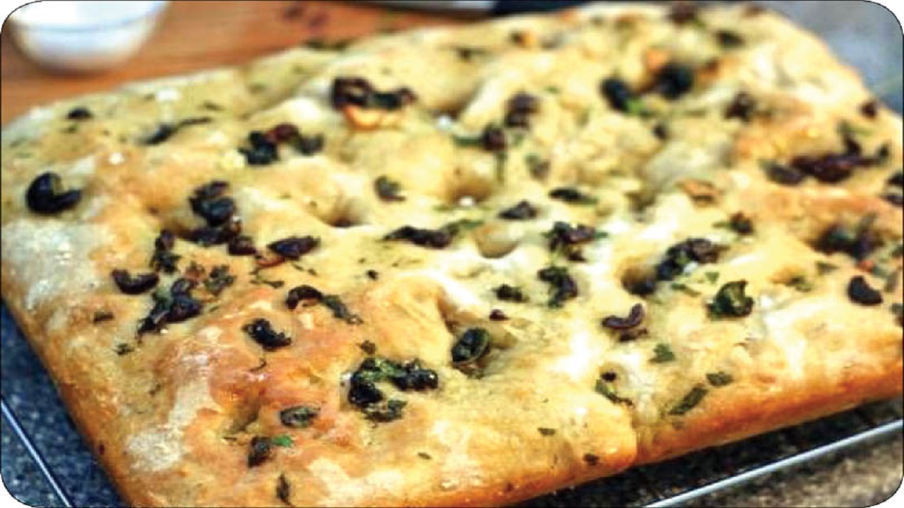 طرز تهیه نان زیتون و سبزیجات