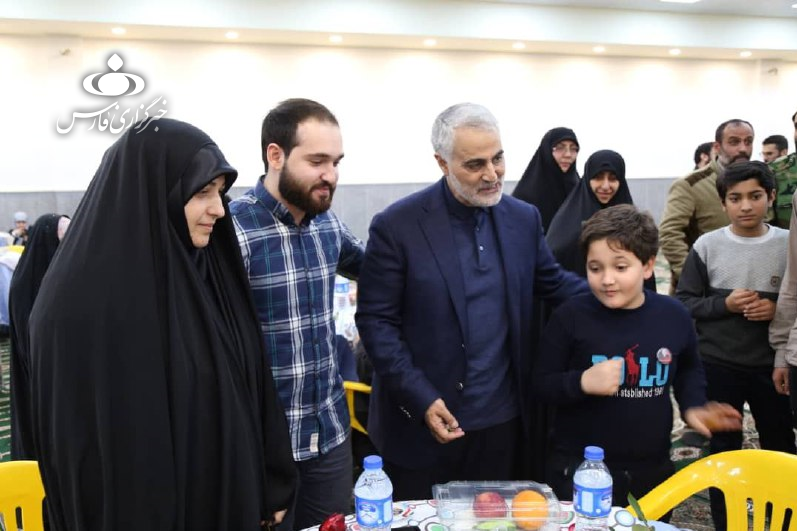 ناگفته&zwnj;های همسر شهید مدافع حرم از دیدار با سردار سلیمانی و عکس یادگاری که با ایشان گرفتند + تصاویر