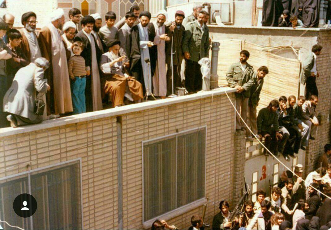 دیدار مردمی رهبر انقلاب در سال 1357