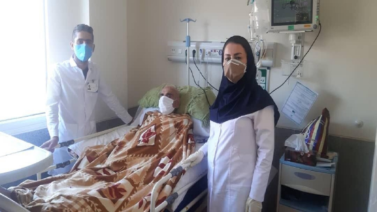 نبرد نفس گیر پیرمرد ۸۴ ساله با بیماری کرونا