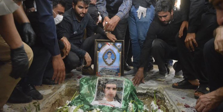 گفت&zwnj;وگو با مادر و همسر یکی از شهدای دریایی ناوچه کنارک/ صد قدم تا منزل ابدی پسرم فاصله دارم