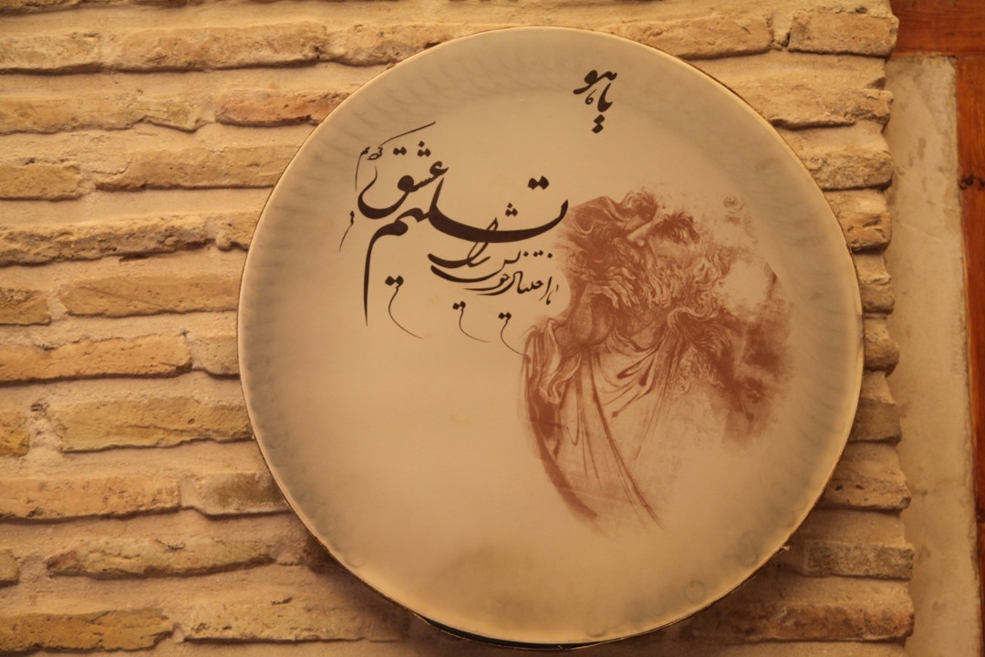 اهدای بسته حمایتی به هنرمندان صنایع دستی کرمان
