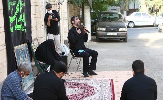 روضه&zwnj;خوانی مداح مشهور در جوار منزل شهیدان کارکوب&zwnj;زاده در قم 