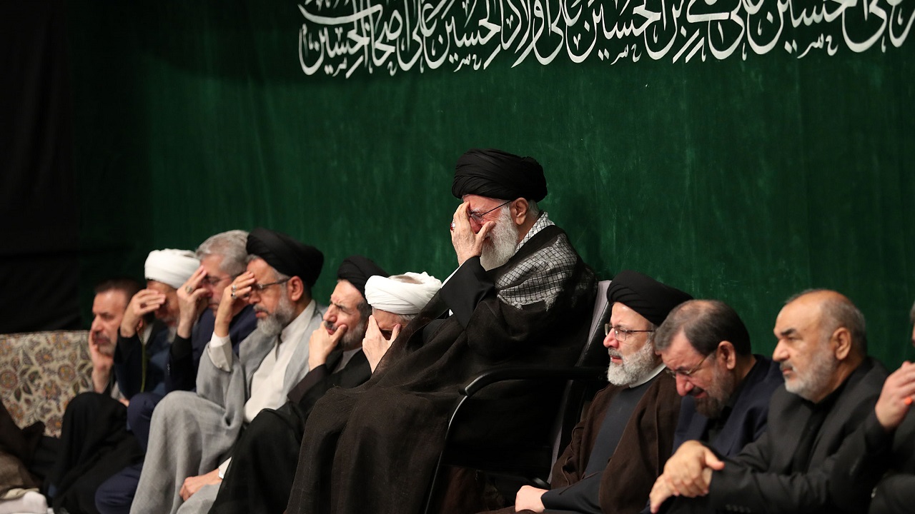 دکور بیت رهبری برای برپایی عزای حسینی بدون حضور عزاداران