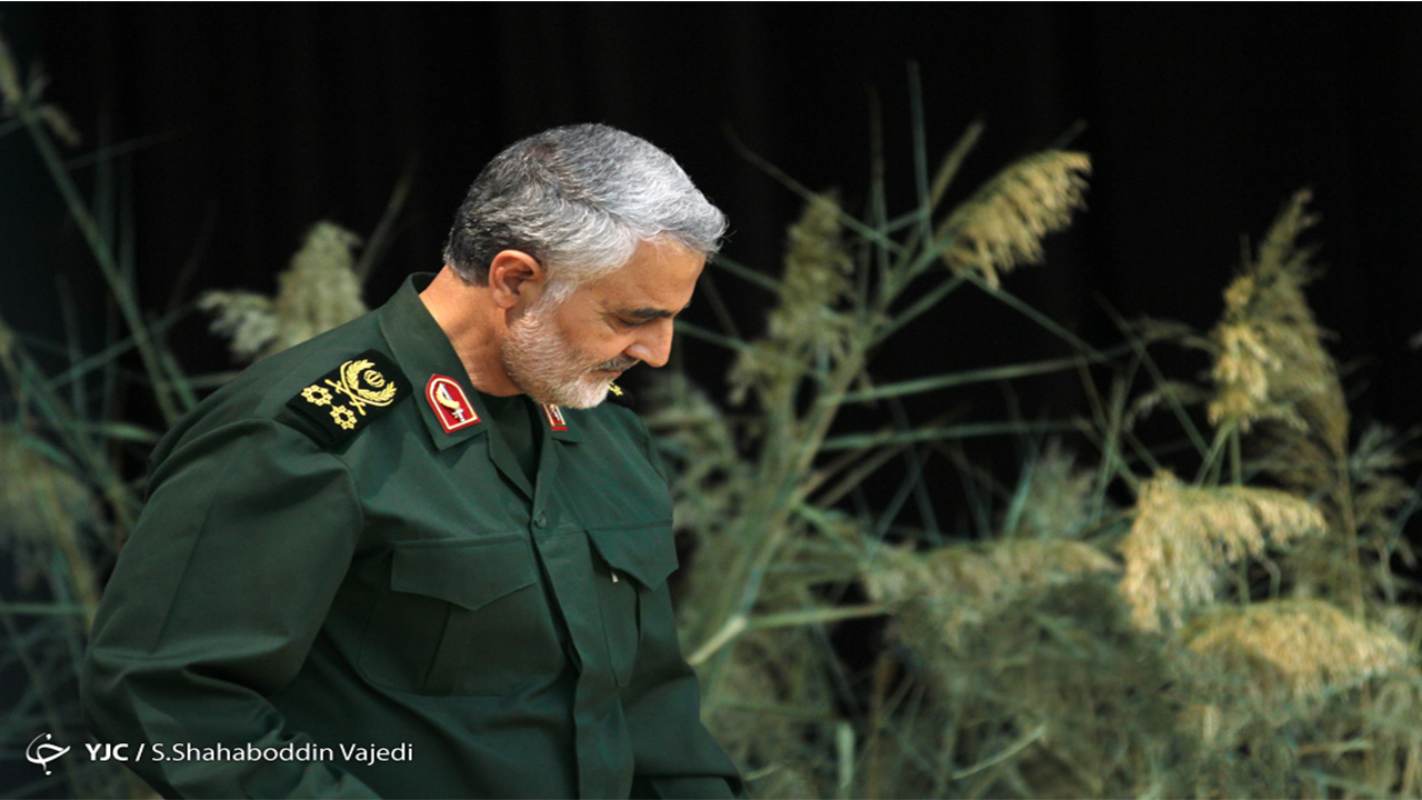 روحیه دادن سردار سلیمانی به رزمندگان در مناطق عملیاتی
