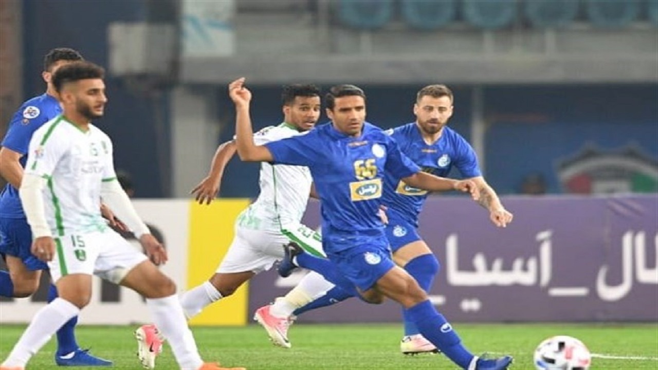 عمر السوما مقابل استقلال بازی می‌کند