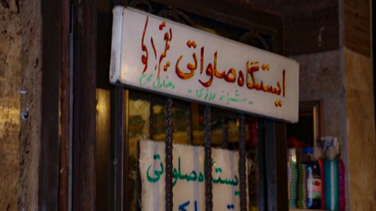ایستگاه صلواتی که بی‌تفاوت به شیوع ویروس کرونا، برپاست + فیلم