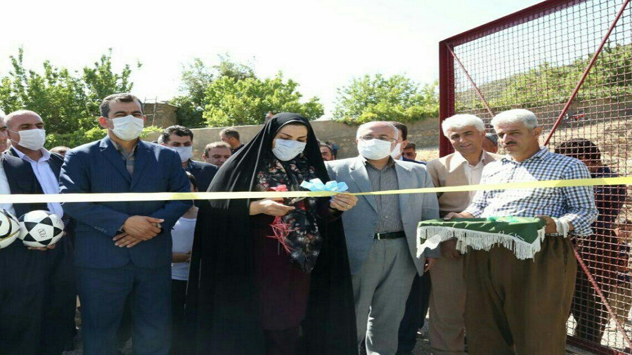 افتتاح زمین چمن مصنوعی روستای کانی سانان در مریوان