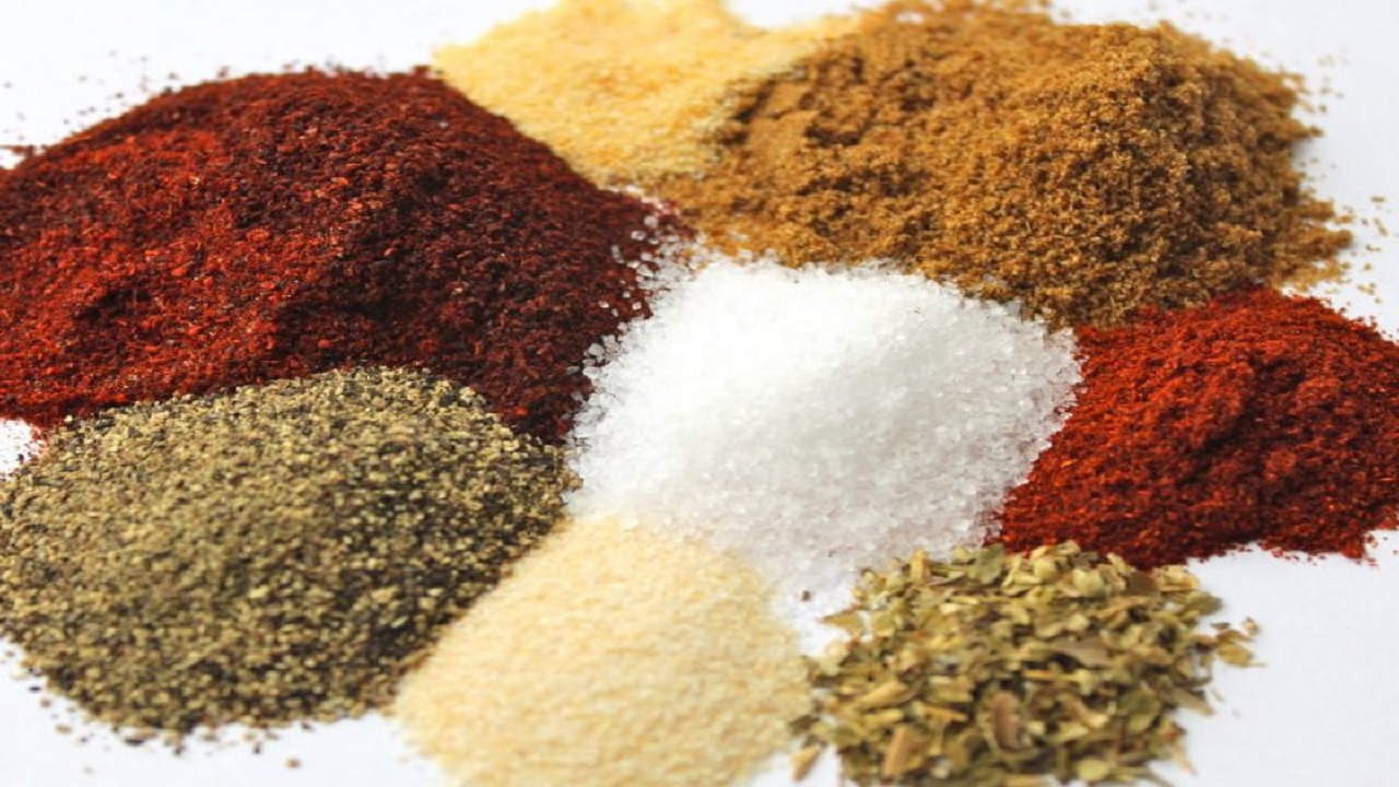 از عوارض مصرف بیش از حد ادویه چه می‌دانید؟