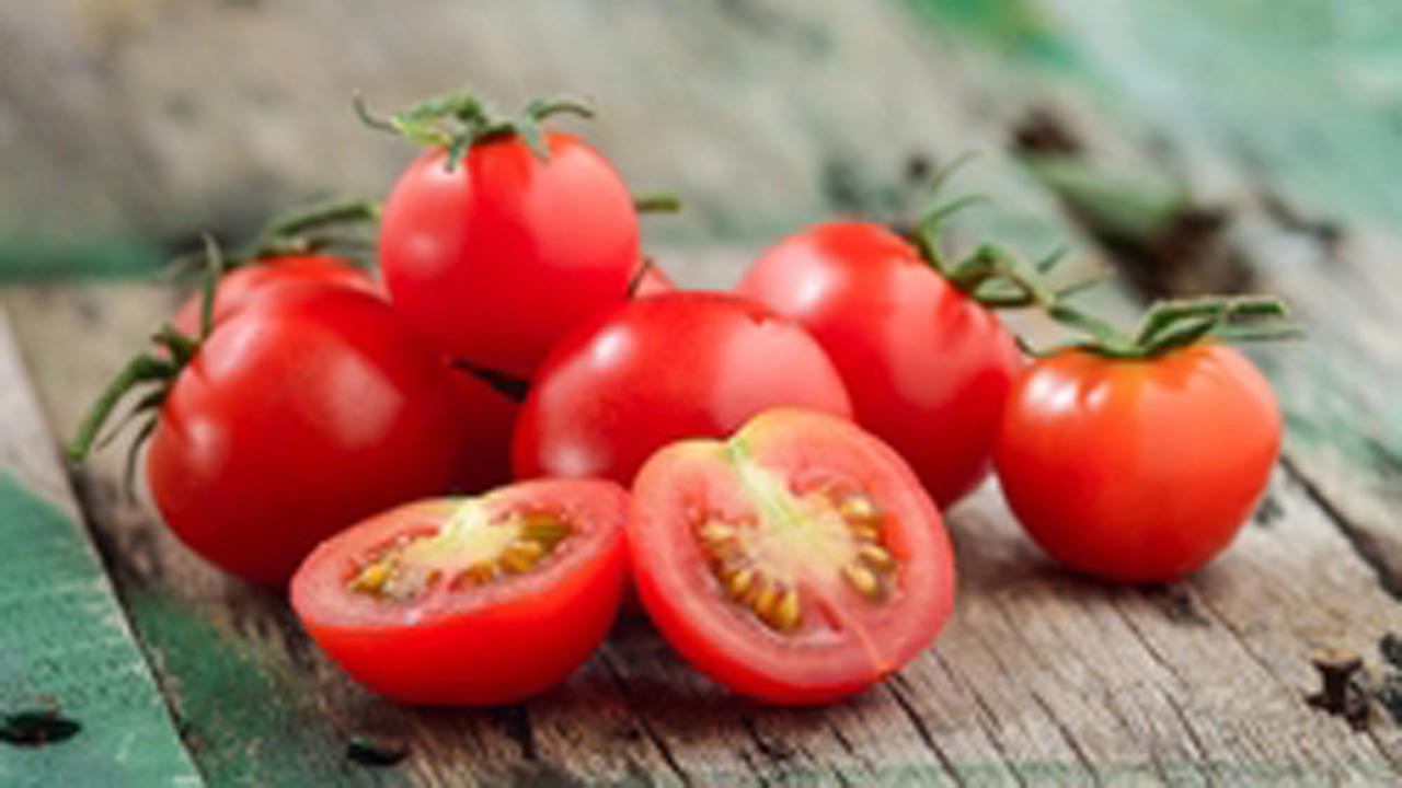 ۵ دلیل خوب برای این که گوجه‌فرنگی بیشتری میل کنید