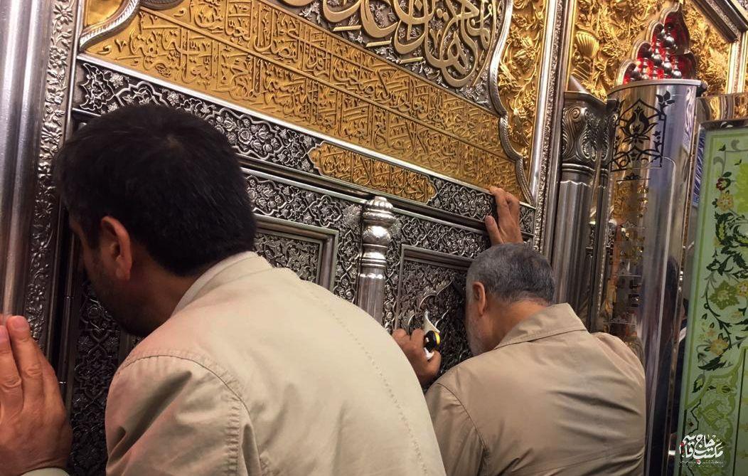 سپهبد قاسم سلیمانی در حرم حضرت اباالفضل(ع)