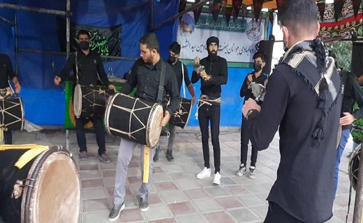 کاروان سیار عزاداری جوانان هیئتی با خودرو در سطح شهرستان سنندج+تصویر