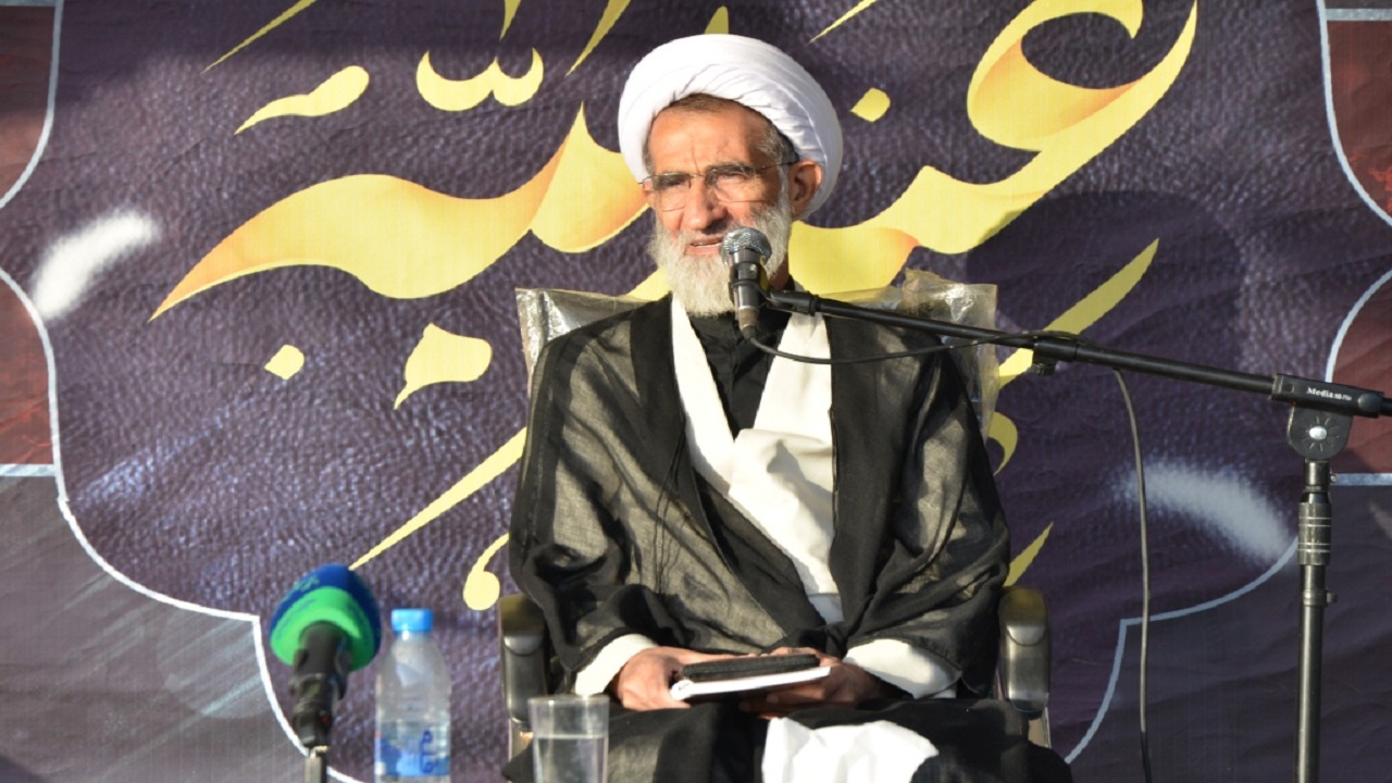 نیروی انتظامی در حفظ امنیت کشور انصافاً خوش می‌درخشد
