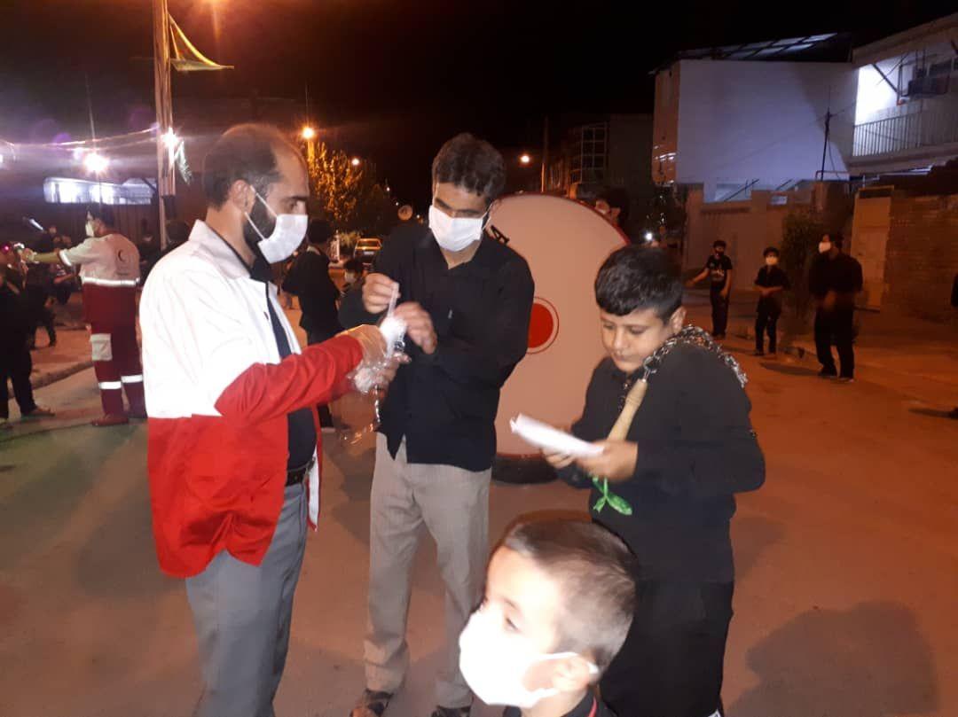 اجرای طرح نذر سلامت توسط اعضای جوانان و داوطلبان هلال احمر در استان ایلام + تصویر اجرای طرح نذر سلامت توسط اعضای جوانان و داوطلبان هلال احمر در استان ایلام + تصویر