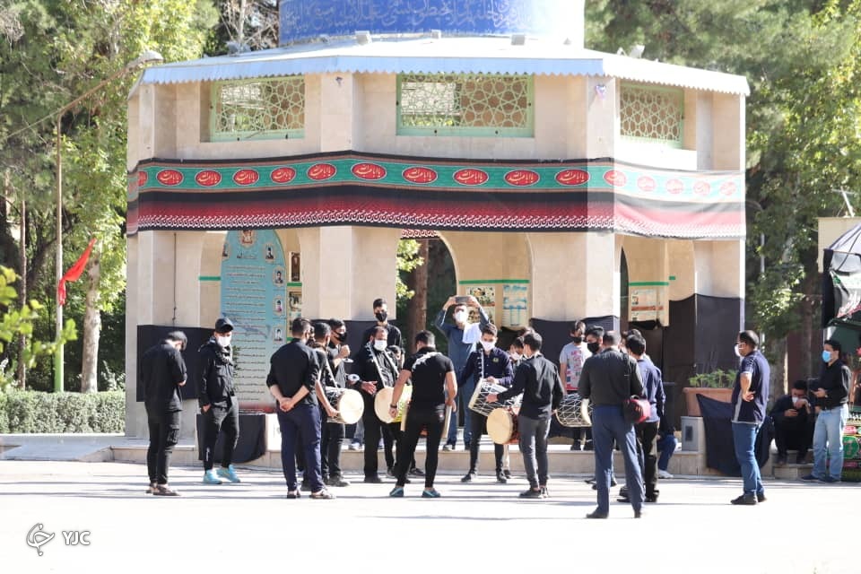 پایگاه شهید دوران شیراز در روز عاشورا معطر از ذکر یا حسین (ع)