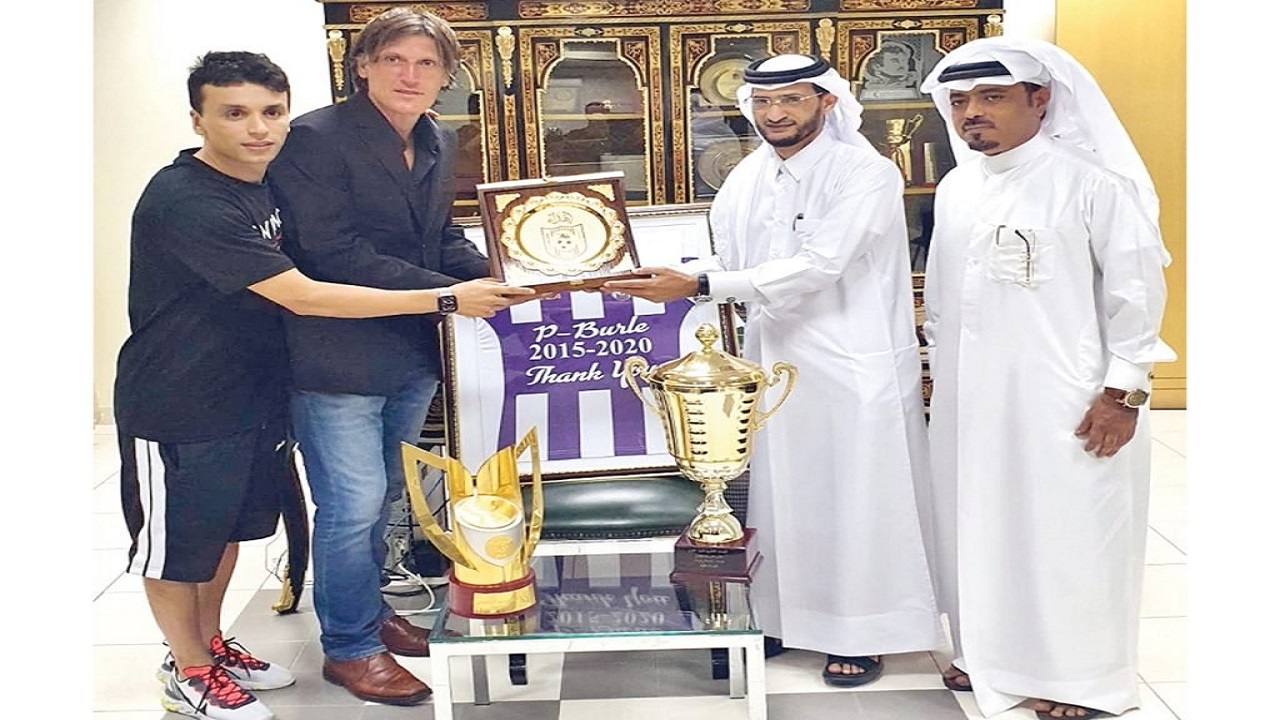 مربی تیم پولادی اخراج شد