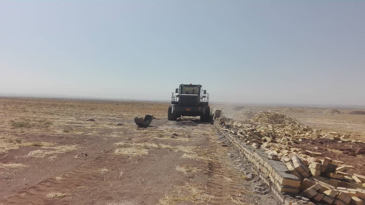 تخریب یک بنای غیر مجاز در تاکستان