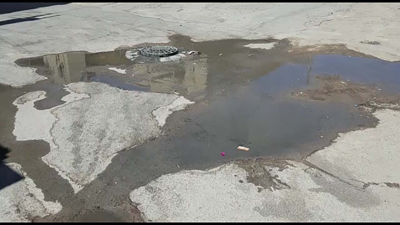 گلایه از وضع نامناسب فاضلاب در معابر زاهدان + فیلم