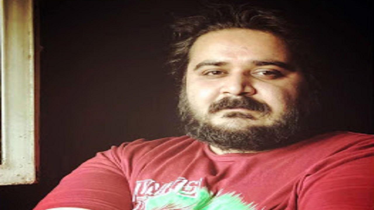 مردم به جای مسئولان از تئاتر حمایت کنند