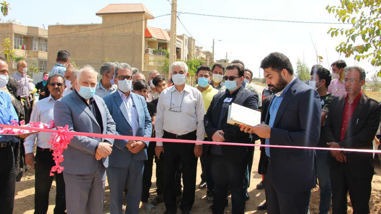 چشم یاری جوانان کوشک میدان به خیرین برای چمن زمین خاکی فوتبال