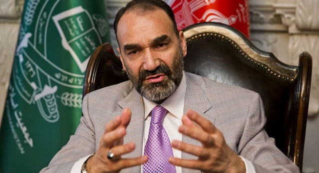 عطا محمد نور: درج زبان فارسی به عنوان زبان خارجی زیر پا گذاشتن قانون اساسی است