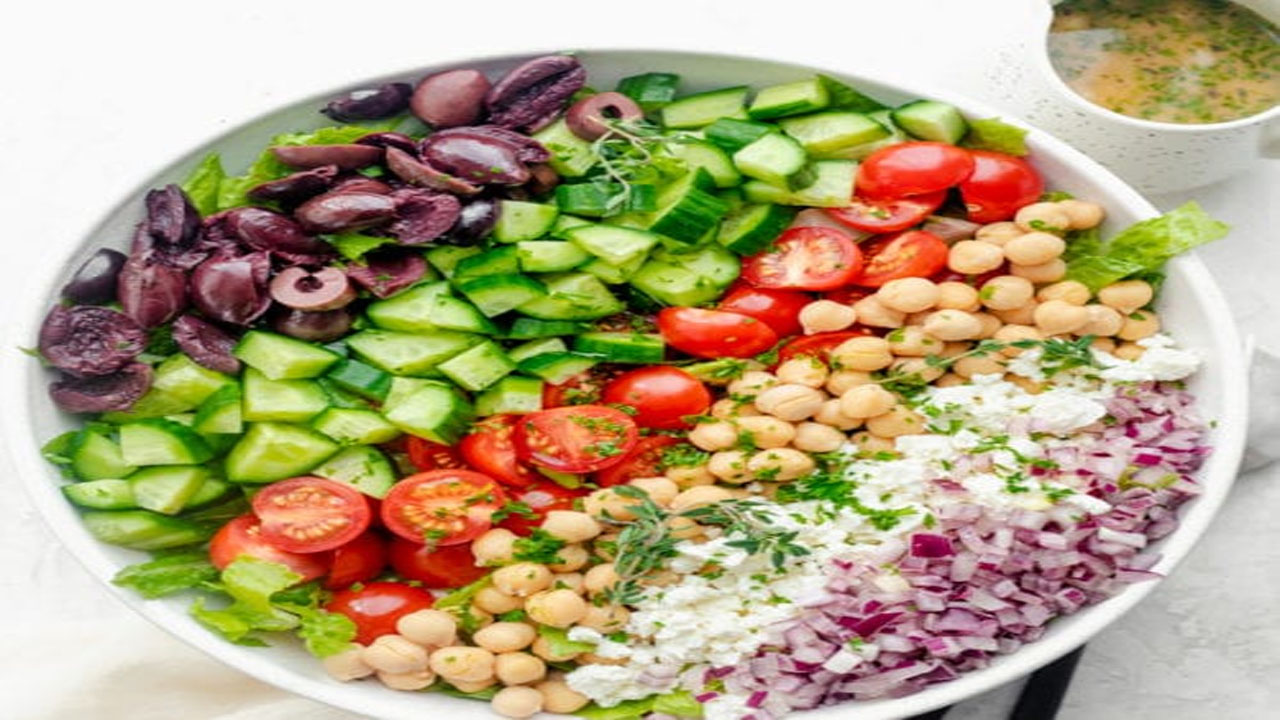 این غذا‌ها را در سالاد بریزید تا همیشه سالم بمانید!