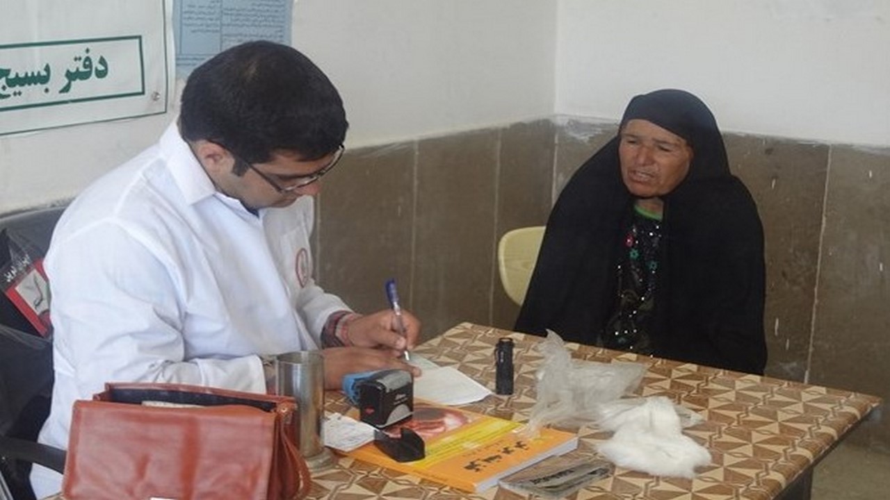 ارائه خدمات درمانی رایگان به مناطق محروم شهرستان مهران