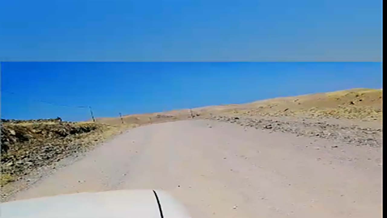 وضع نامناسب جاده در روستای احمدآباد گروس + فیلم