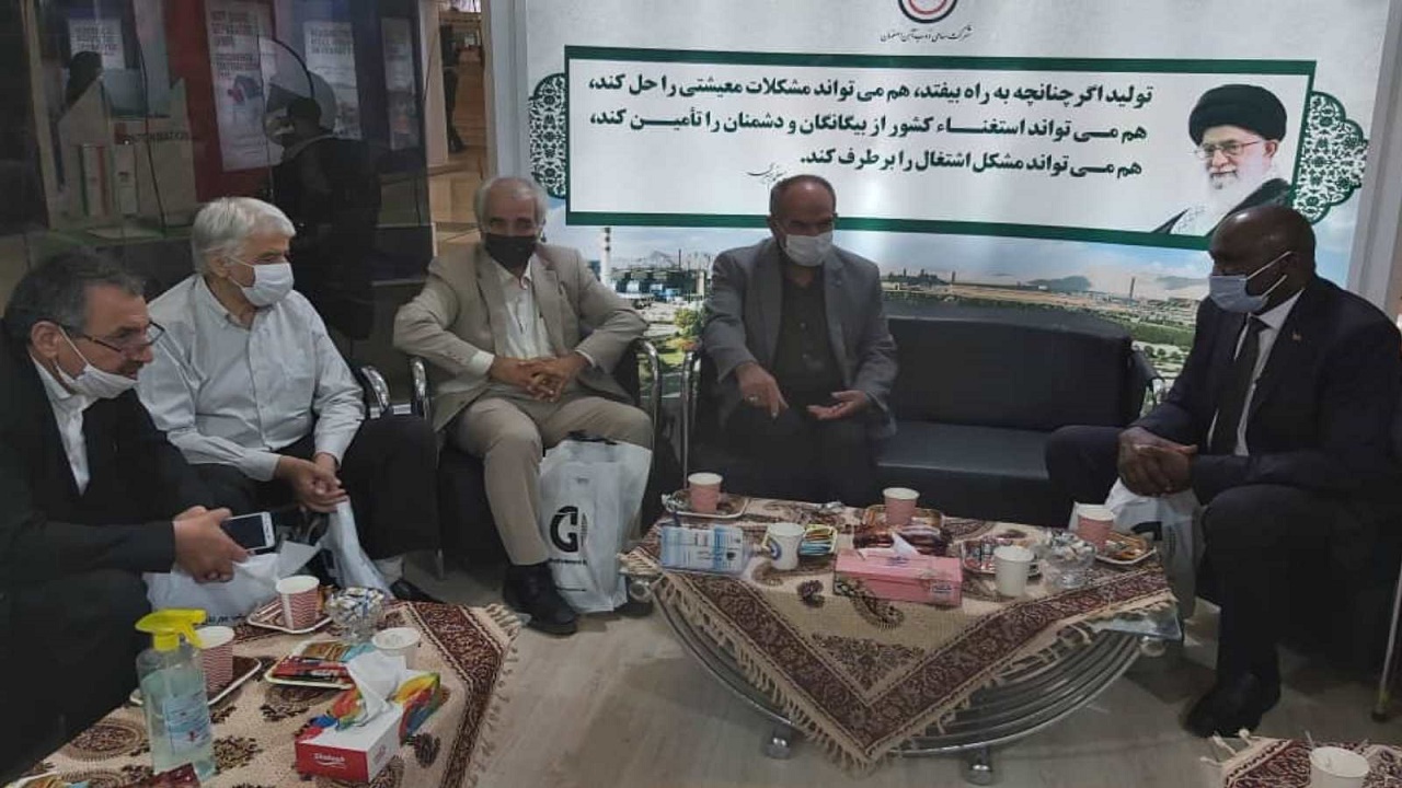 سفیرکنیا خواستار همکاری با ذوب آهن اصفهان شد