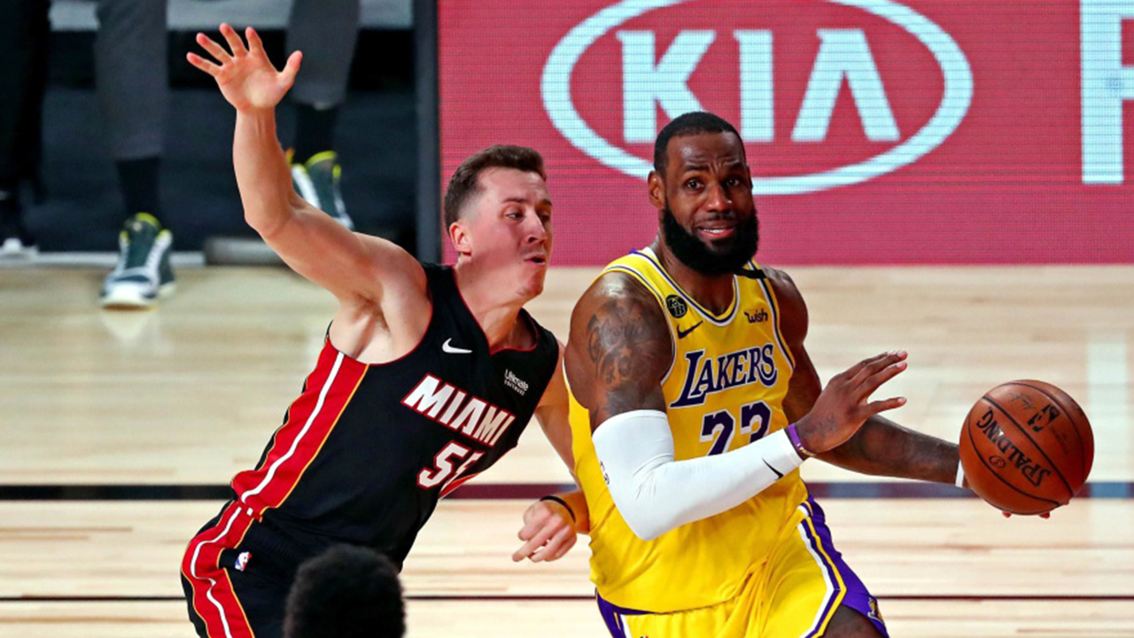 لیگ بسکتبال NBA/ "لیکرز" به قهرمانی نزدیک‌تر شد
