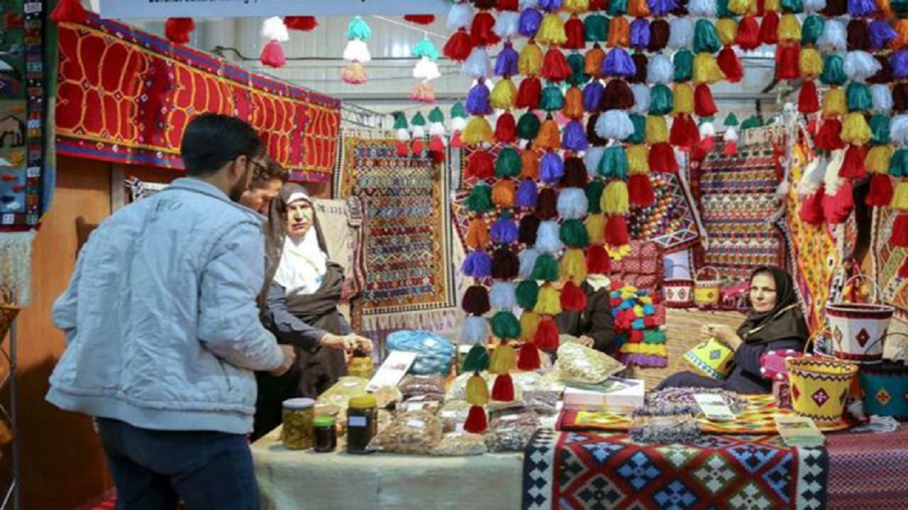 حضور مسئولان در نمایشگاه صنایع دستی و هنر‌های سنتی اندیکا