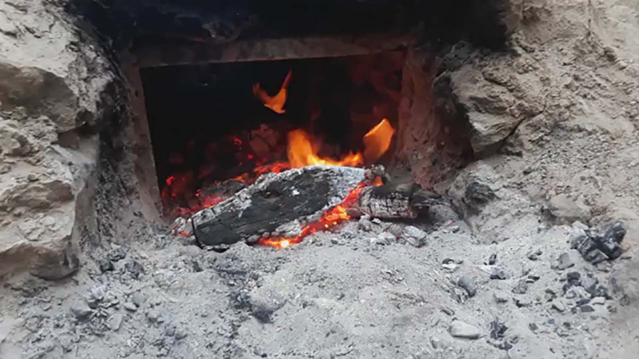 پخت شیره انگور در روستای وفس + فیلم