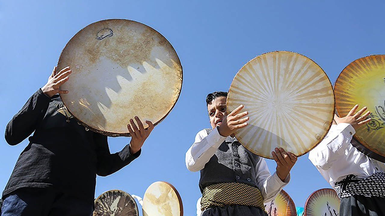 برگزاری جشنواره دف نوازی و مولودی خوانی نوای وحدت در مهاباد